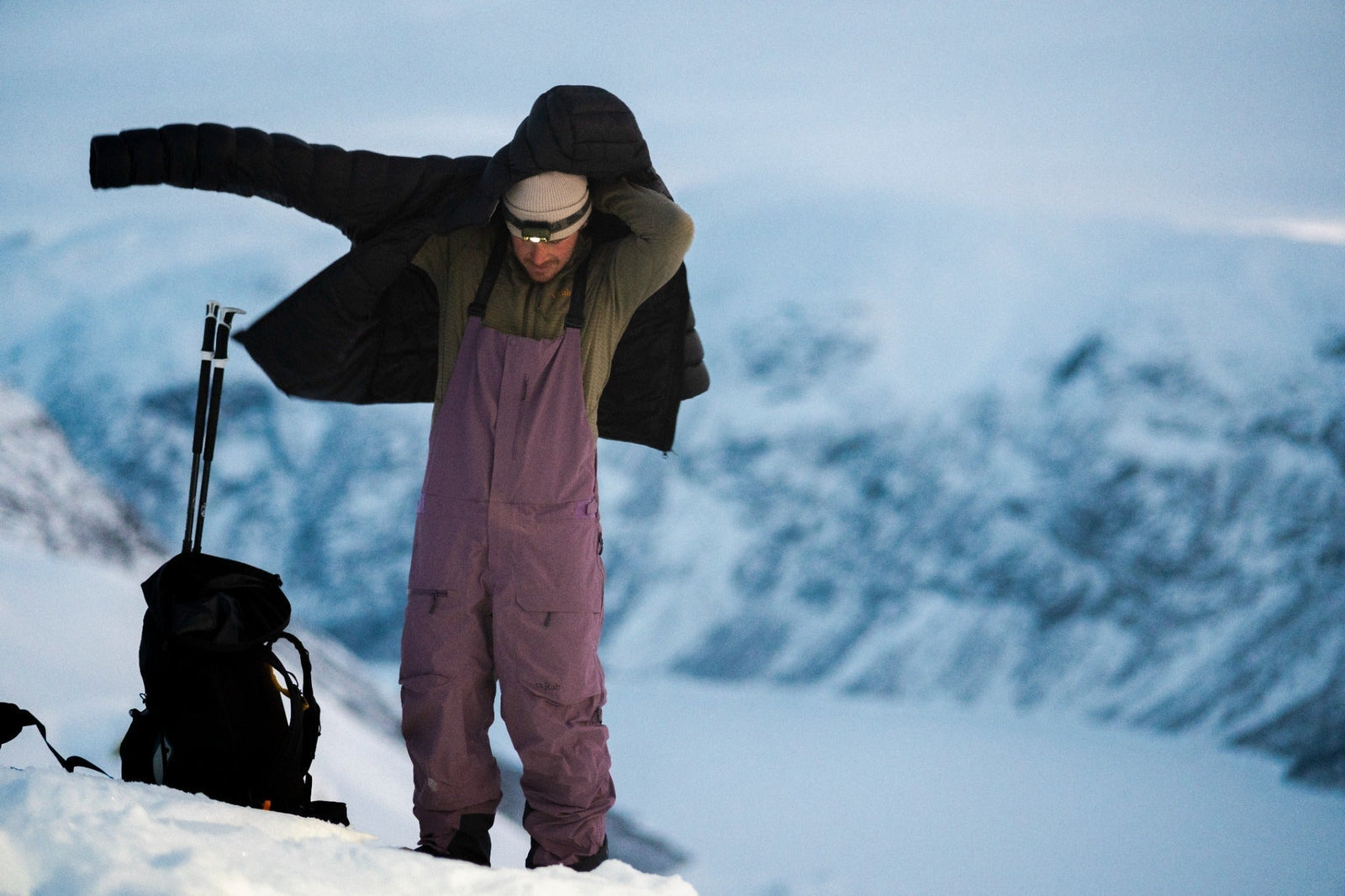 What Should I Wear for Winter Hiking and Skiing in New Zealand?